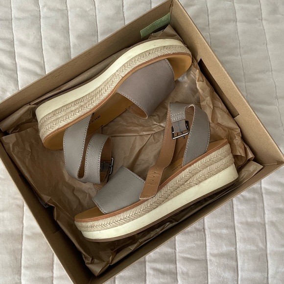 Lucky Brand platform Sandals. Used once-in like new condition. - Picture 2 of 4